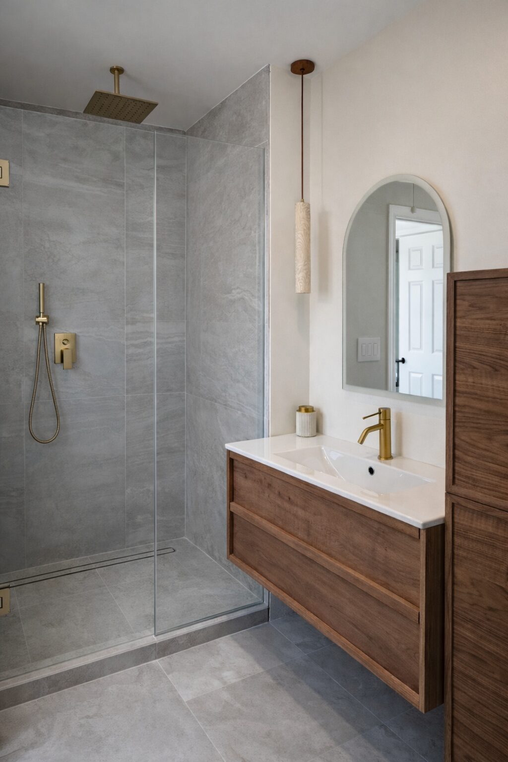 Modern bathroom by TD Pro Renovations